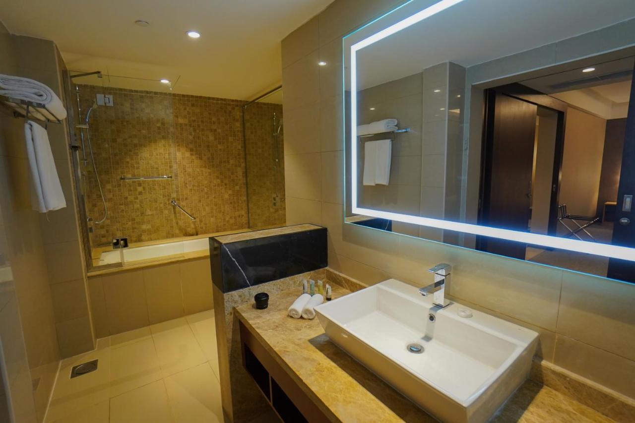 The Grand Lux Hotel Doha Eksteriør bilde Bathroom