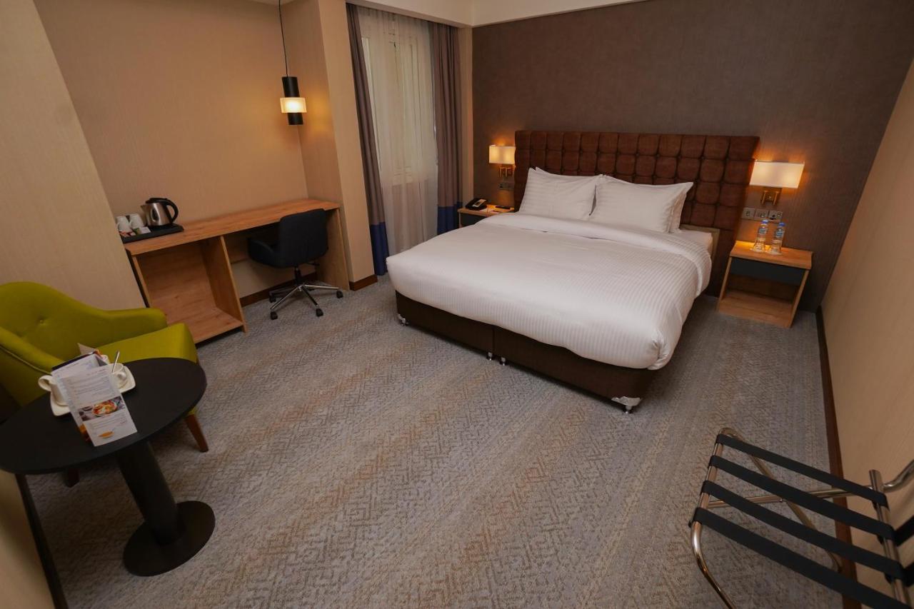 The Grand Lux Hotel Doha Eksteriør bilde A room at the hotel