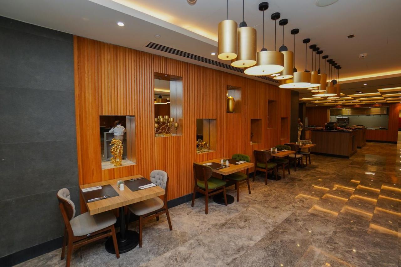 The Grand Lux Hotel Doha Eksteriør bilde The interior of the restaurant