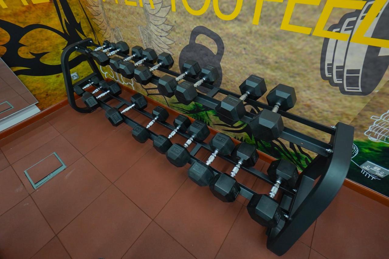 The Grand Lux Hotel Doha Eksteriør bilde Dumbbell rack
