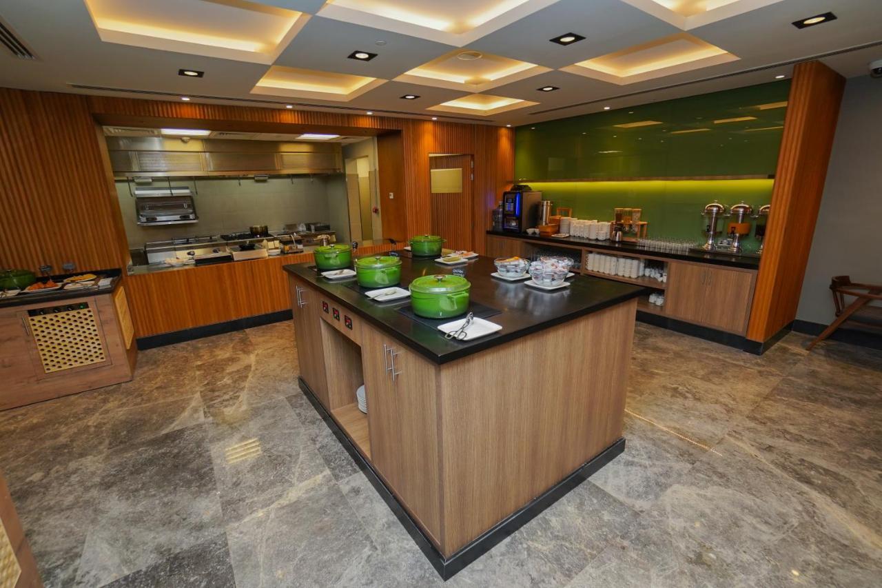 The Grand Lux Hotel Doha Eksteriør bilde The kitchen at the Royal Brunei Airlines VIP Lounge at Brunei International Airport